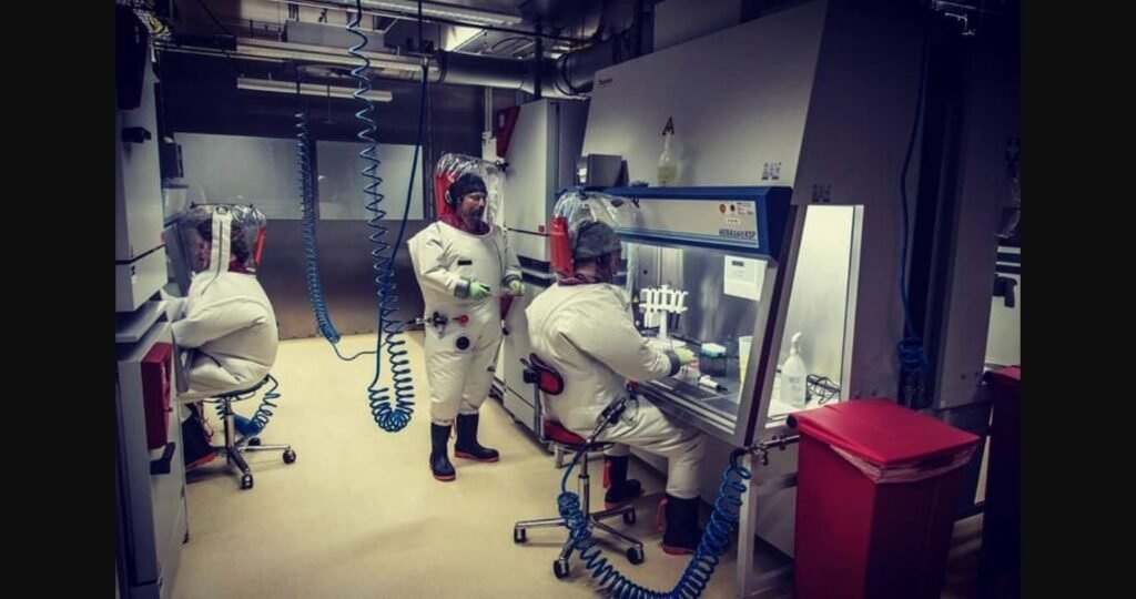 BSL-4-Laboratory-2-1024x540 BSL-4 Laboratory: वो जगह जहाँ इंसान और मौत के बीच सिर्फ़ एक सूट होता है