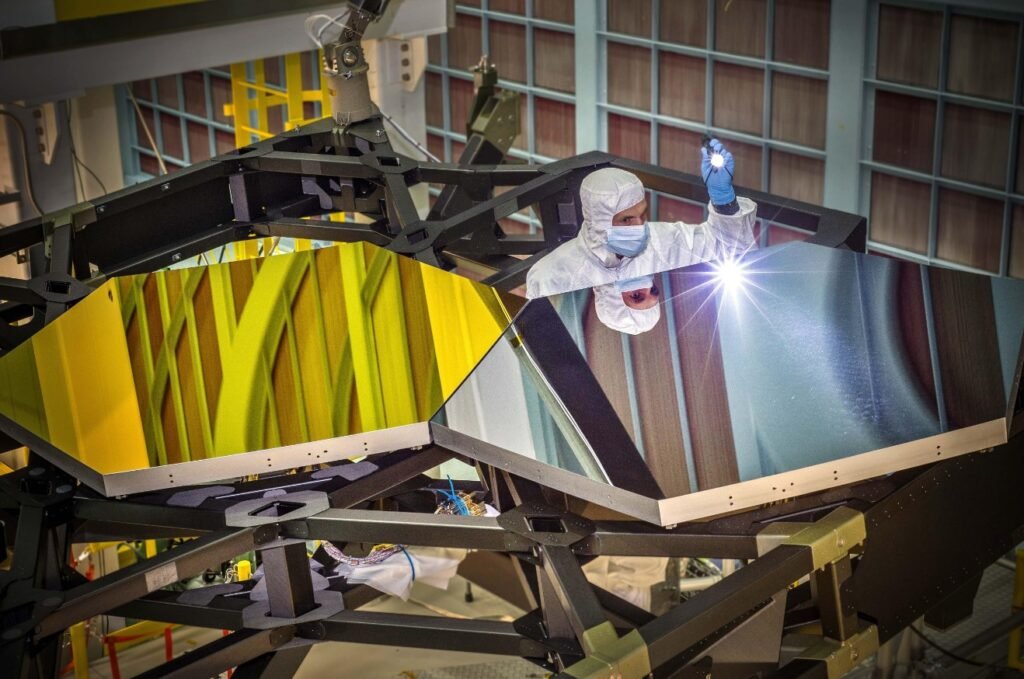 JWT-1024x679 James Webb Telescope: 18 सोने के आईने, 5 परतों वाली छतरी और 10 अरब डॉलर का सफर – जानिये पूरी कहानी