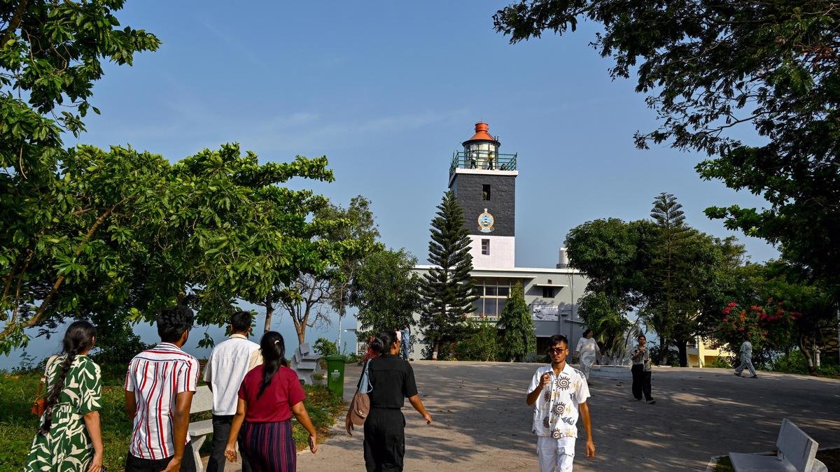Dolphin’s Nose Lighthouse in Visakhapatnam: History and sea views Dolphin’s Nose Lighthouse in Visakhapatnam: History and sea views