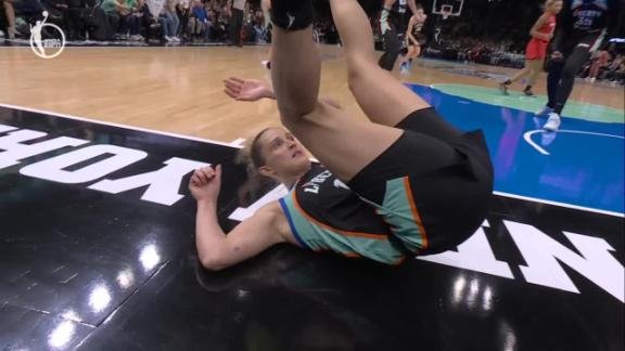 Leonie Fiebich somehow gets the and-1 to fall