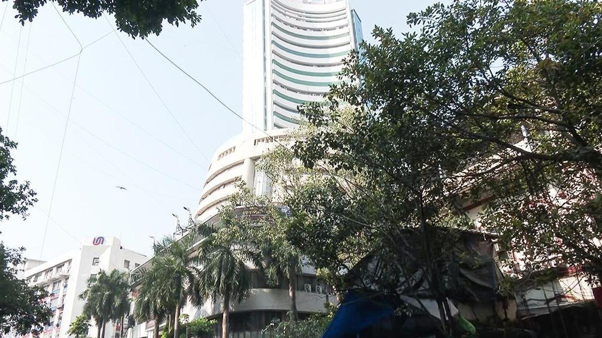Stock markets trade higher, led by bank stocks, Reliance Industries Stock markets trade higher, led by bank stocks, Reliance Industries