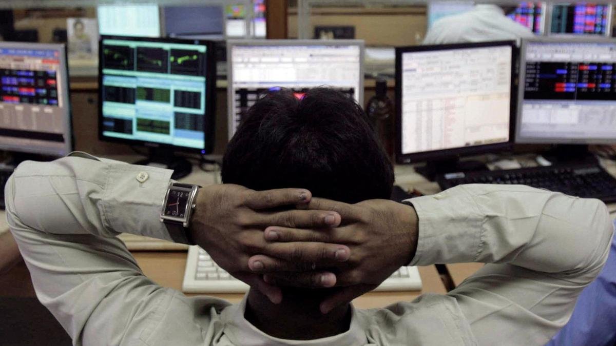 Stock markets rebound sharply in early trade led by IT firms