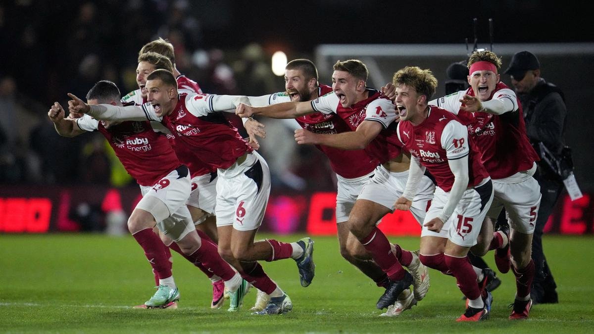 Carabao Cup: Arsenal knocked out by fourth-tier Fleetwood in shootout