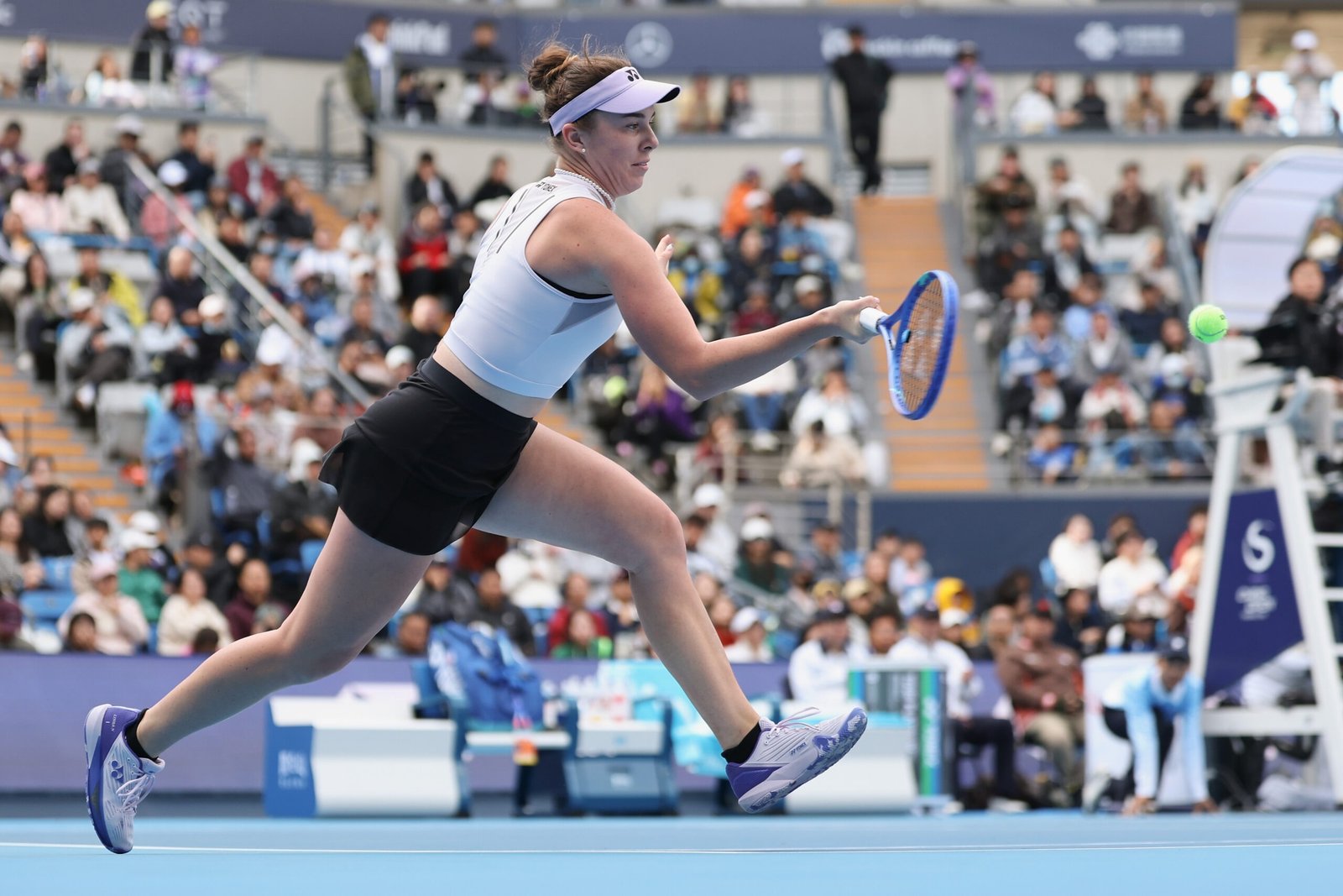 Noskova speeds past Golubic in 55 minutes, returns to Beijing fourth round
