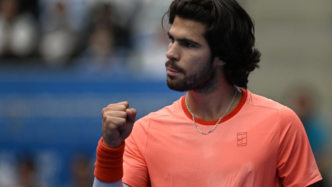 Alcaraz avanza a semifinales del Abierto de Japón tras la retirada de Shapovalov