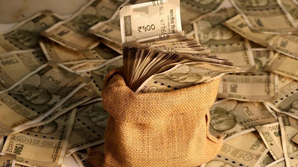 Rupee strengthens for eighth consecutive day on IPO inflows; rise in crude prices cap gains