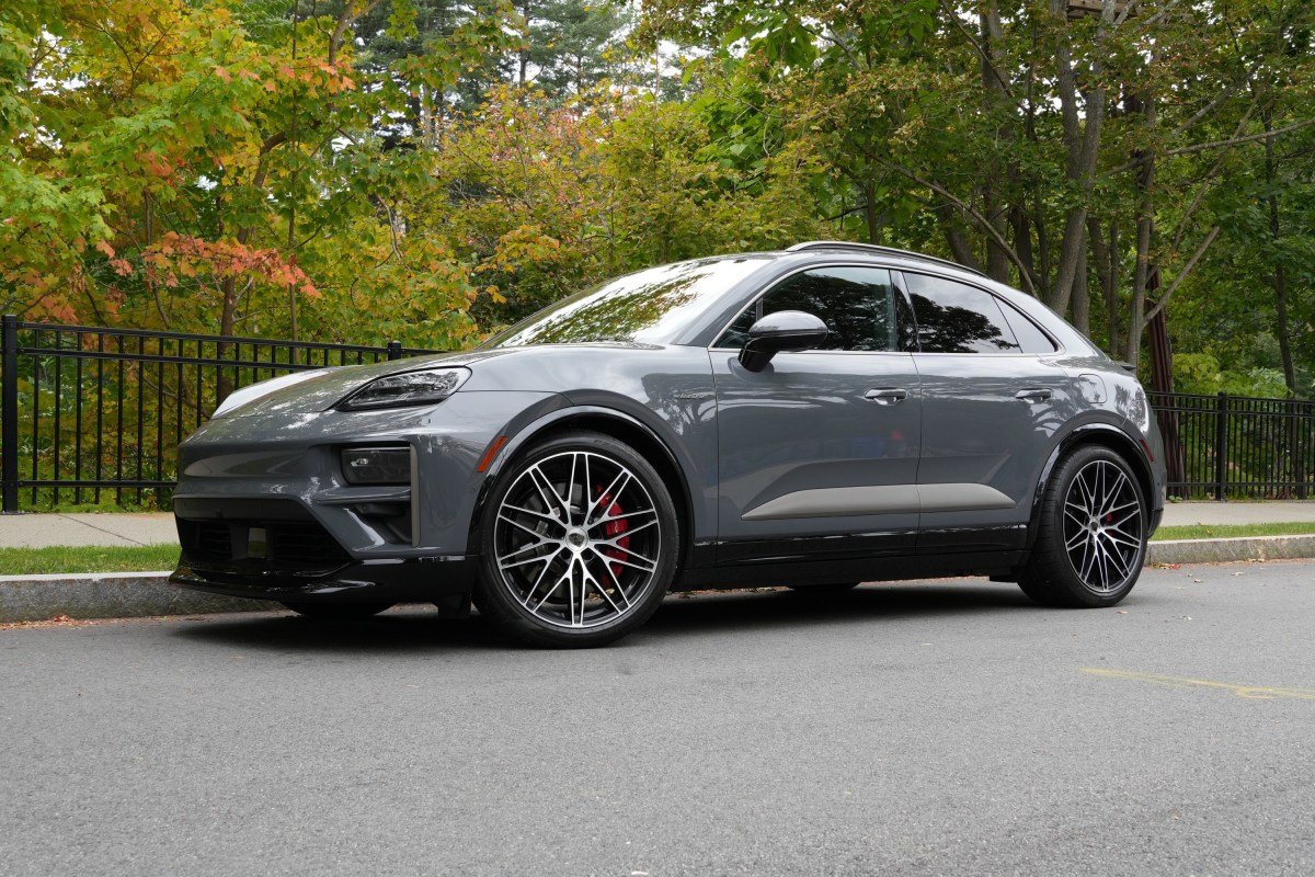 Porsche’s electric Macan Turbo is an automotive existential crisis Porsche’s electric Macan Turbo is an automotive existential crisis