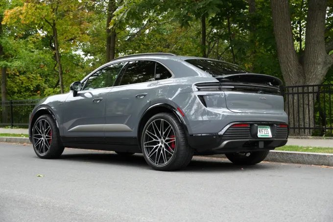 porsche-macan-turbo-rear-three-quarter Porsche’s electric Macan Turbo is an automotive existential crisis