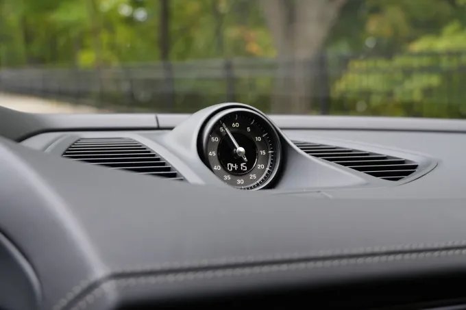 porsche-macan-turbo-sport-chrono Porsche’s electric Macan Turbo is an automotive existential crisis